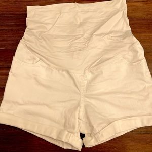 Gently worn liz Lange maternity shorts  Size XS (0-2)